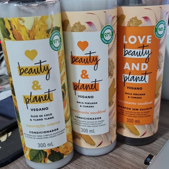 review photo of Love Beauty and Planet Shampoo - Hope and repair shared by @danielacid on 16 Apr 2022 - review