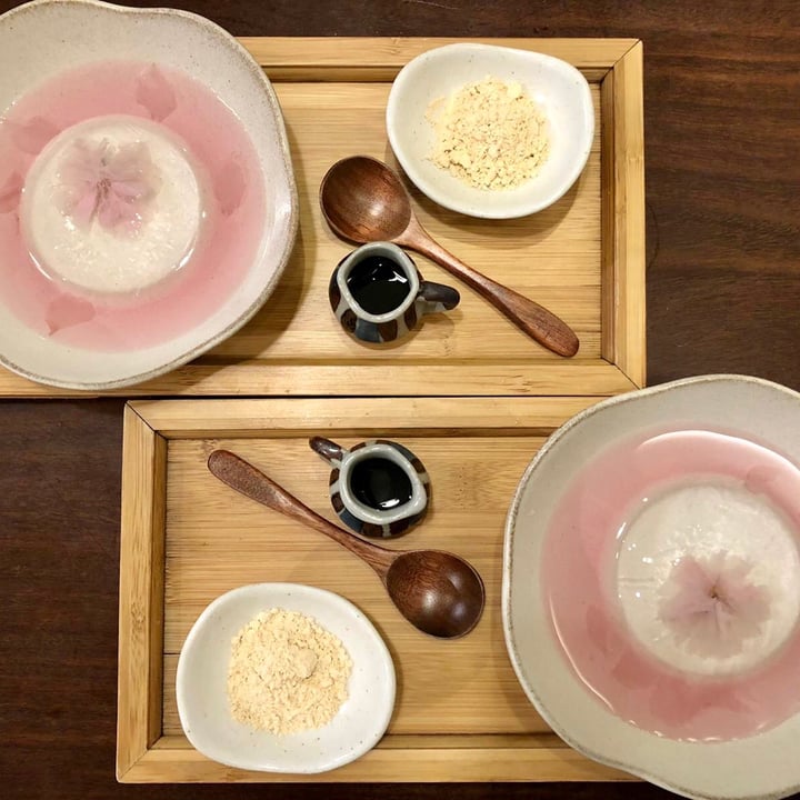 photo of Hoshina 桜雨花餅 Sakura Raindrop Cake shared by @froggie5 on  04 Mar 2021 - review