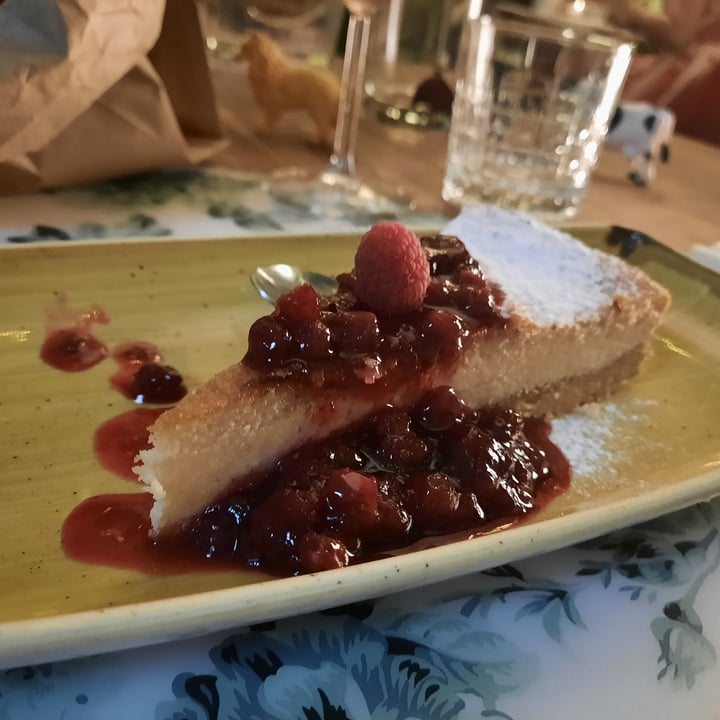 photo of L'OV Osteria Vegetariana Cheesecake ai frutti di bosco shared by @genny20 on  05 Aug 2022 - review