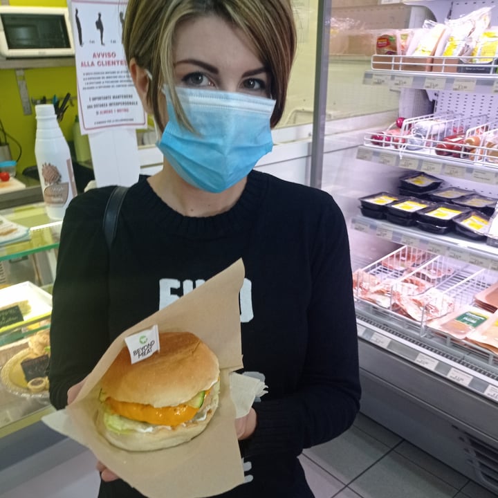 review photo of iVeganEAT! Vegan Fish Burger shared by @lucediluna on 17 May 2021 - review