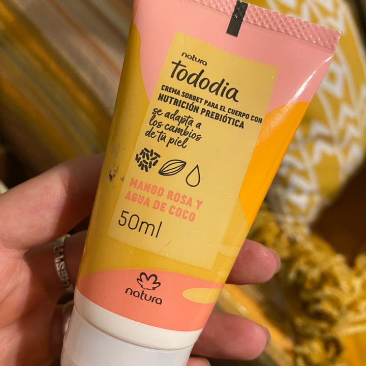 photo of Natura Creme Sorbet para o corpo. Manga rosa e água de coco shared by @leticiaesperanca on  18 May 2022 - review