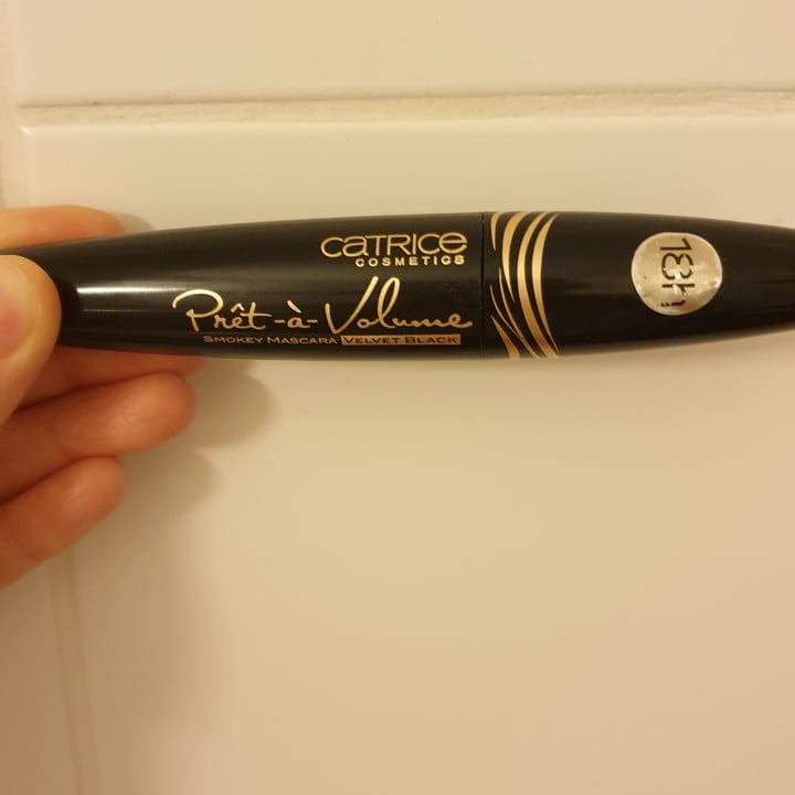 photo of Catrice Cosmetics Prêt-à-Volume Smokey Mascara Velvet Black shared by @janaplantpowered on  14 May 2020 - review