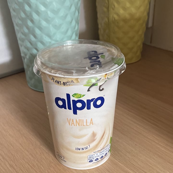 photo of Alpro Vanilla yogurt shared by @mariananana on  26 May 2022 - review