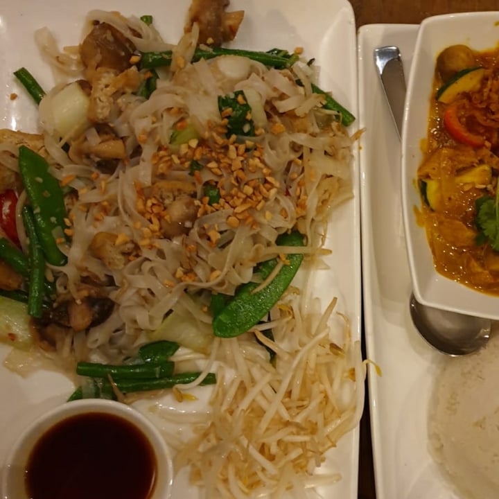 photo of Pho Wok-fried Noodles:  phở xào Tofu & Mushroom shared by @lydiahawkins on  28 Feb 2021 - review