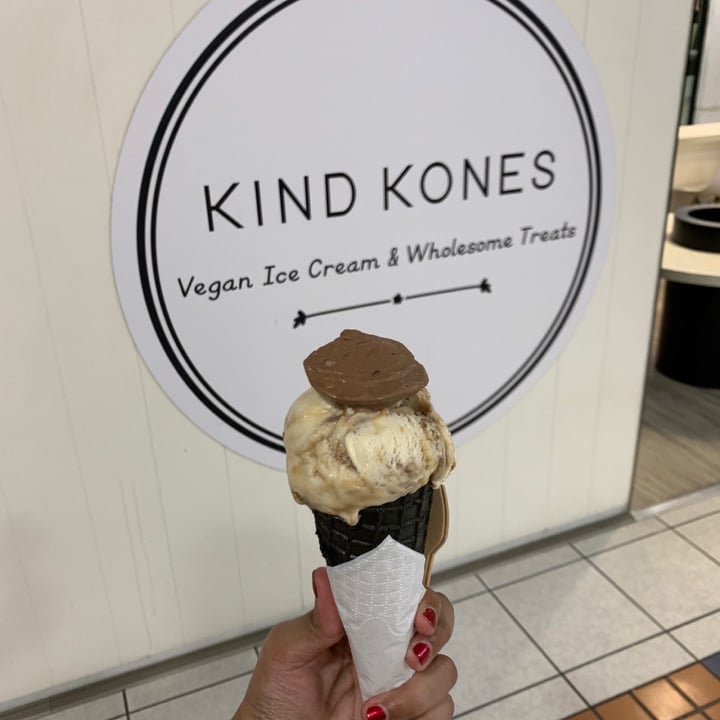 photo of Kind Kones Almond Brittle Fudge Ice cream shared by @fingernailsforcash on  05 Dec 2021 - review