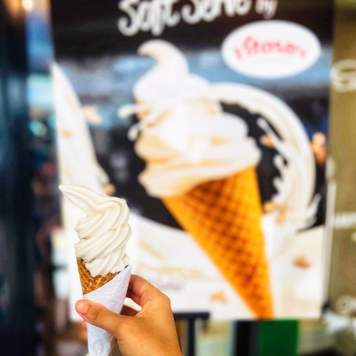 photo of Everyday Vegan Pte. Ltd. Oatmilk soft serve shared by @consciouscookieee on  03 Aug 2022 - review