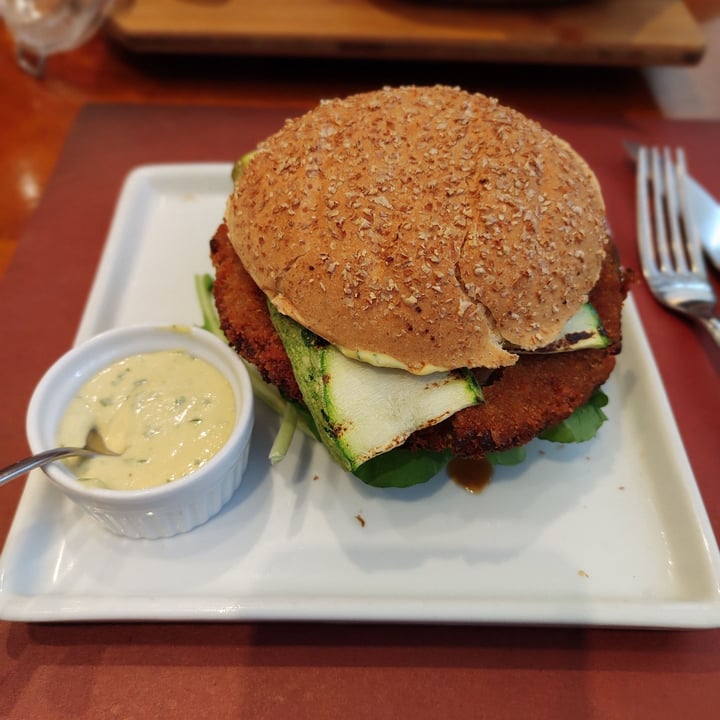 review photo of Restaurante America Vegan Burger shared by @veriluna on 07 Jul 2021 - review