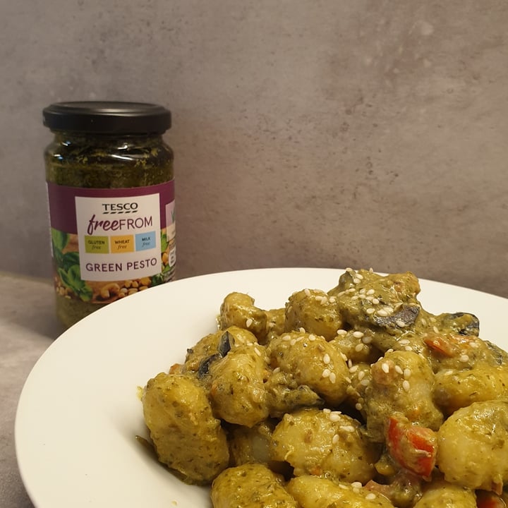 photo of Tesco Green Pesto shared by @v3e3r3o on  04 Dec 2020 - review