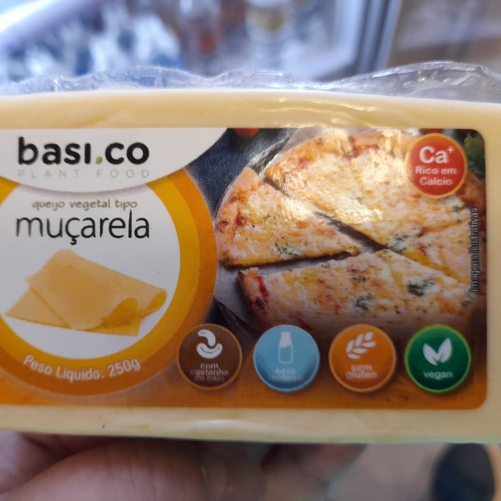 photo of Basi.co Queijo vegetal tipo muçarela shared by @cricaesper on  06 May 2022 - review