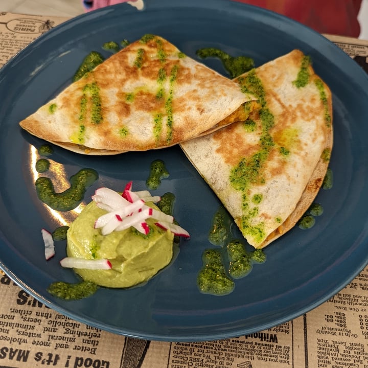 photo of El Enano Verde Quesadillas De Garbanzos Buffalo shared by @annedj on  05 Dec 2022 - review