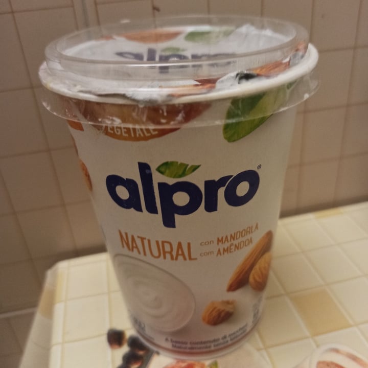 review photo of Alpro Yogurt Natural con Mandorla/Amande shared by @diabolikedeva on 17 Jun 2022 - review
