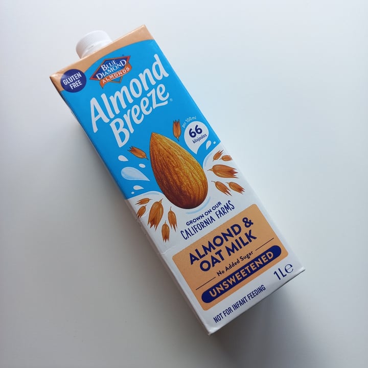 review photo of Blue Diamond Almond breeze almond and oat milk shared by @terraverte on 13 May 2022 - review