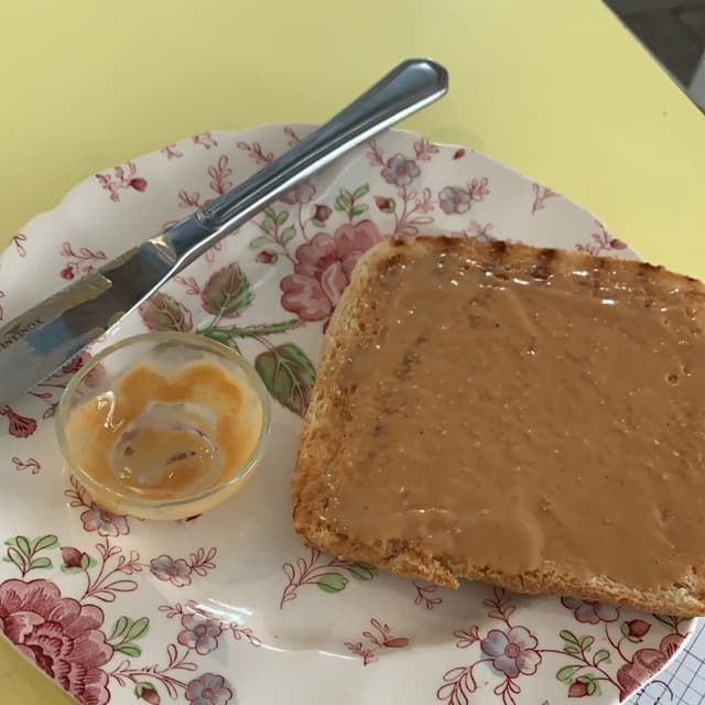 菜肴“Toast burro d’arachidi”的照片
