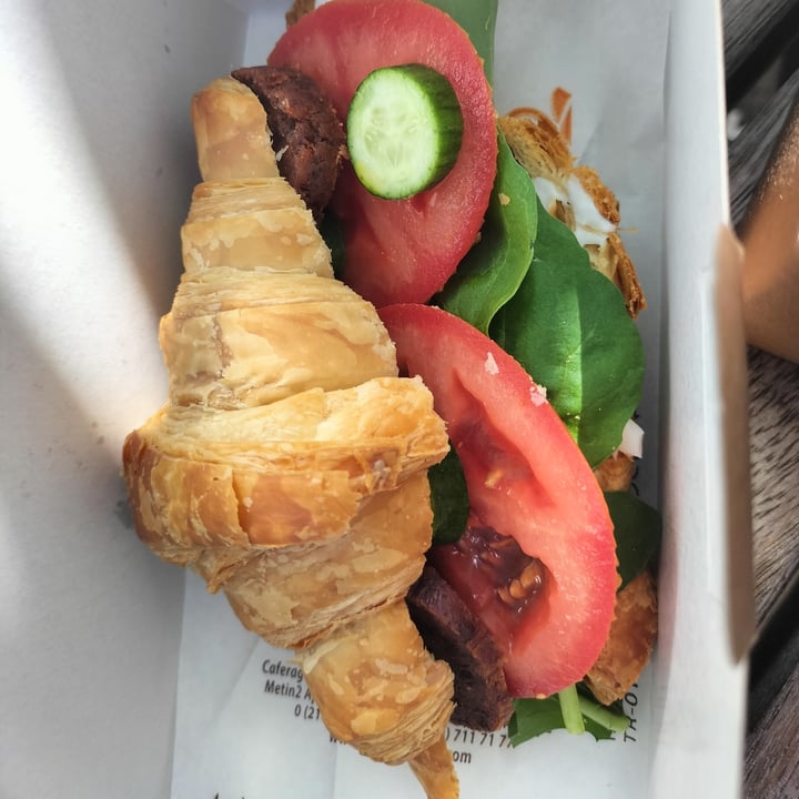 photo of CroiSandwich Vegan Sucuk Mozzarella shared by @helenevegan on  20 Sep 2021 - review