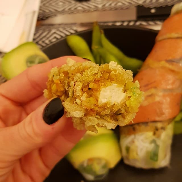 Photo du plat “Knusprig gebratener Seitan mit grünem Jung-Reis, Pilze, Sojasauce”