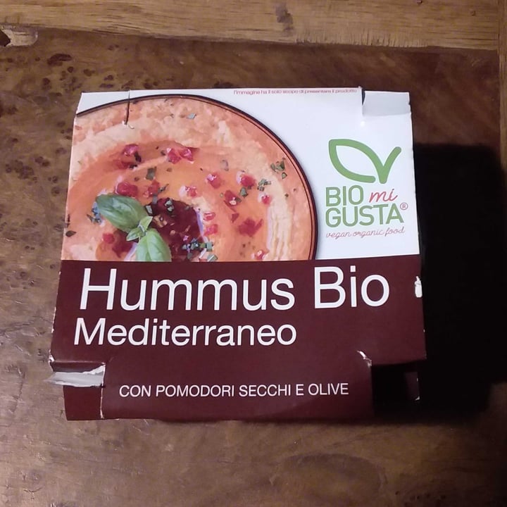 photo of Biomigusta Hummus Bio Mediterraneo Con Pomodori Secchi E olive shared by @catwoman13 on  10 Jul 2022 - review