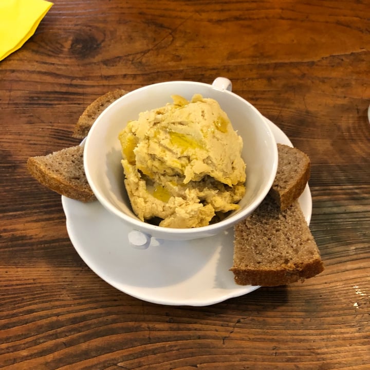 photo of La Schiscetteria Hummus shared by @giuliettaveg on  26 Oct 2021 - review