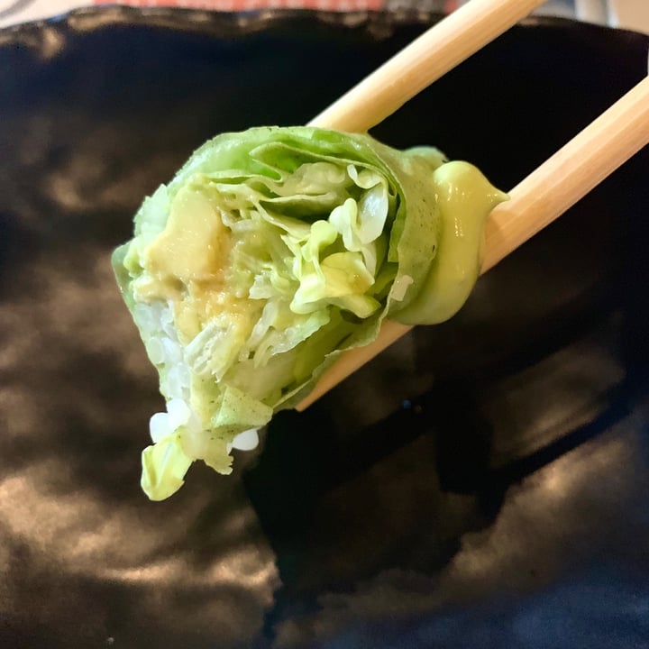 review photo of Sushi Kaiten L'Aquila Salad Vega Roll shared by @ariiianna on 12 Jun 2022 - review