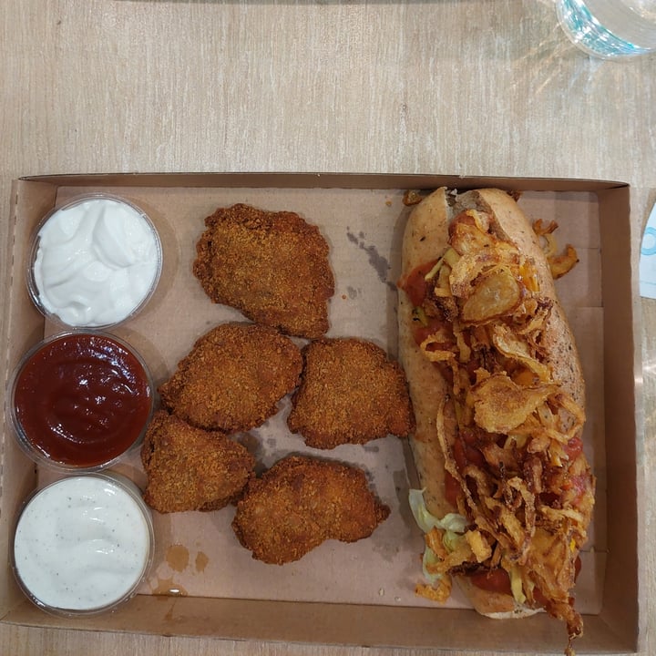 photo of Veganlove street food Onion Dog + Nuggets shared by @appleblossom on  18 Dec 2022 - review