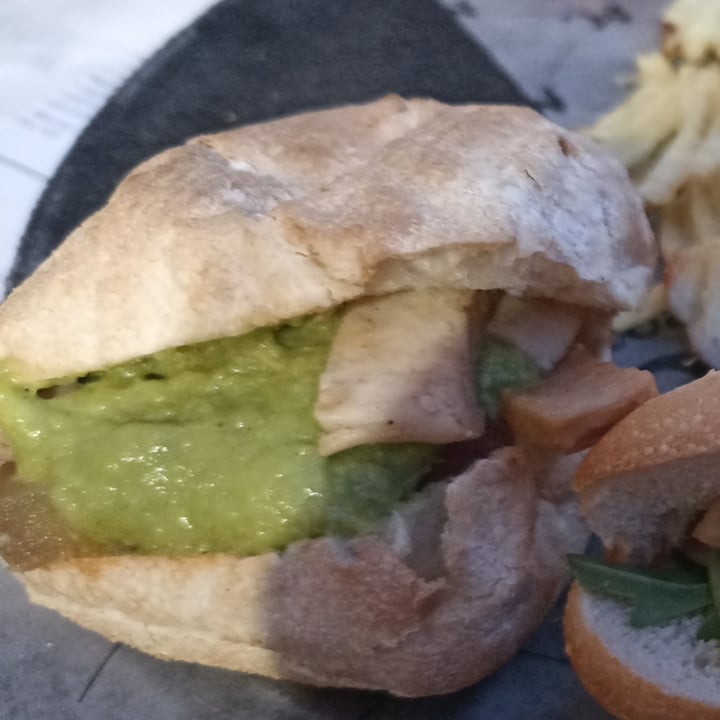 photo of 100 Montaditos Montadito Con Straccetti Di Pollo E Guacamole shared by @vvalvvall on  11 May 2022 - review