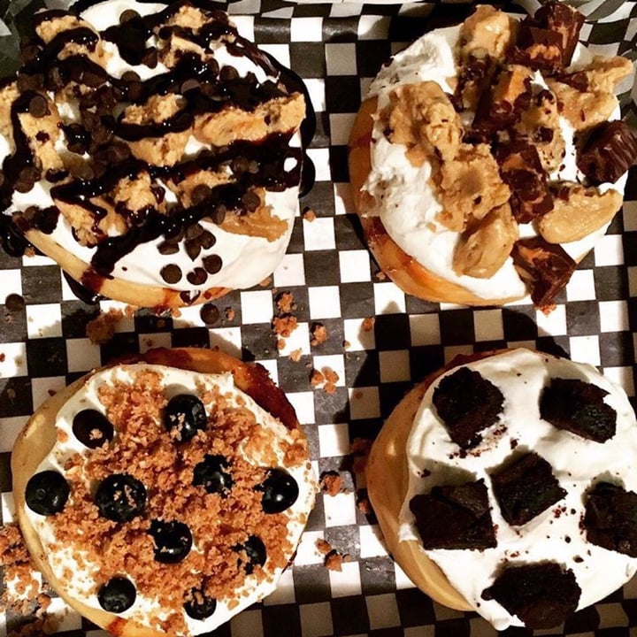 review photo of Cinnaholic Vegan Cinnamon Bun shared by @mellowyellow on 30 Apr 2020 - review