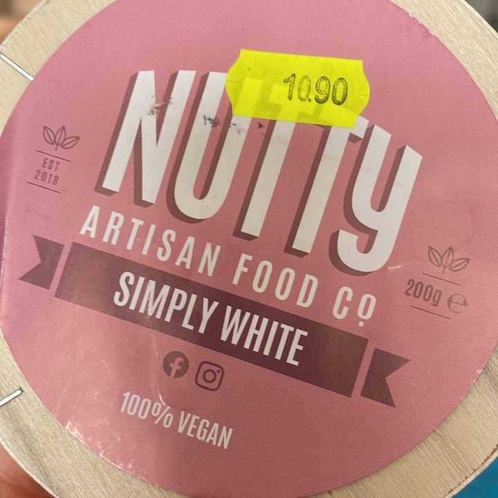 photo of Nutty Artisan Foods Simply White Camembree shared by @lapinottina on  06 Jul 2022 - review