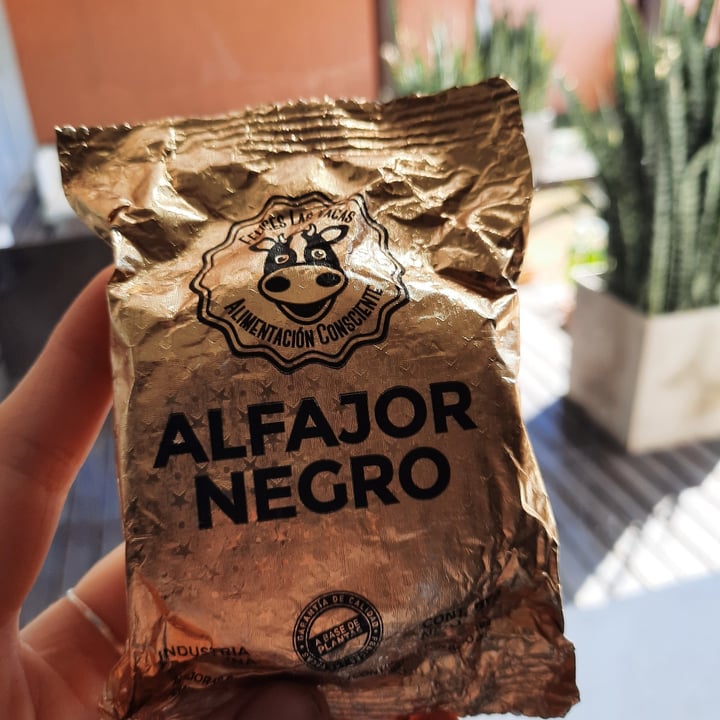 photo of Felices Las Vacas Alfajor Negro shared by @piia on  24 Aug 2020 - review