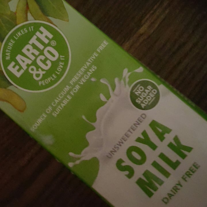 photo of Earth & Co Unsweetened Soya Milk shared by @mvbahrkuhl on  26 May 2020 - review