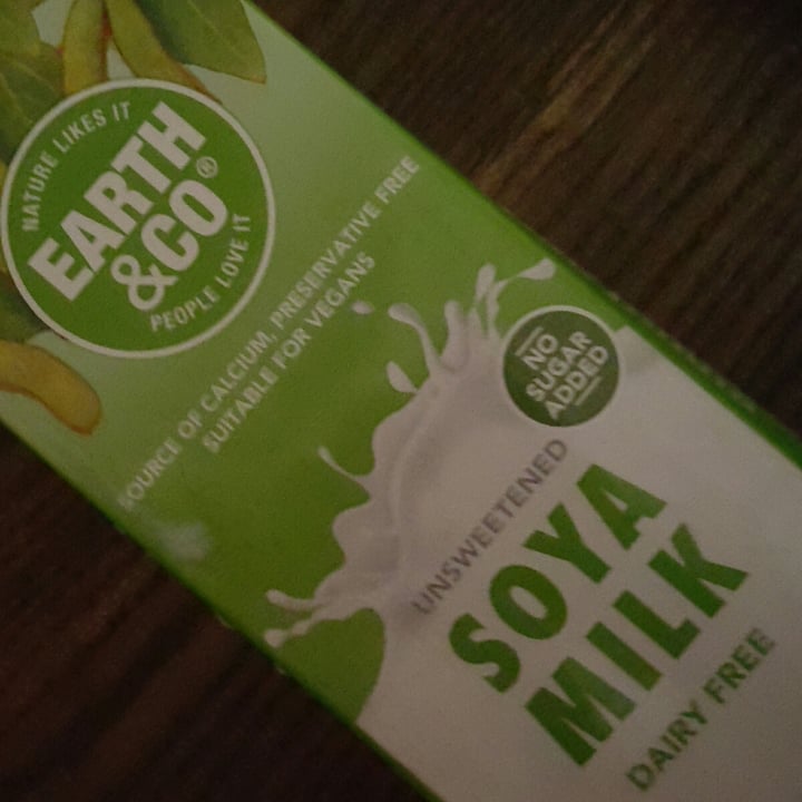 review photo of Earth & Co Unsweetened Soya Milk shared by @mvbahrkuhl on 26 May 2020 - review