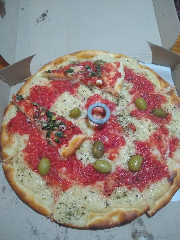 photo of Pizzas y Empanadas IL Giardino De Devoto Pizza con paparella shared by @camiszesko on  26 Mar 2020 - review
