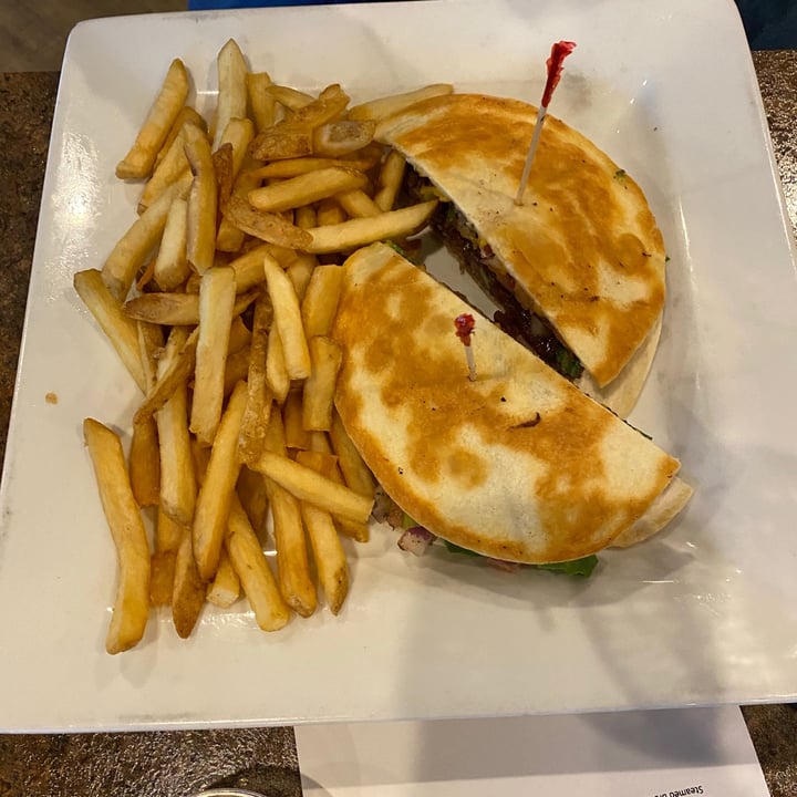 photo of Blondie's Food & Spirits Quesedilla Burger shared by @summerlebrun on  23 Apr 2021 - review