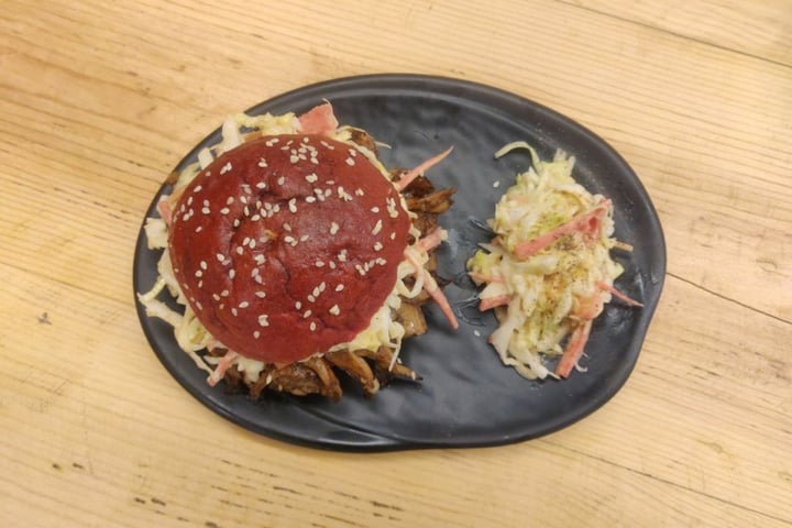 photo of Ubuntu Community - The Vegan Cafe Pulled Pork Burger shared by @hsiabhishek on  17 Feb 2020 - review