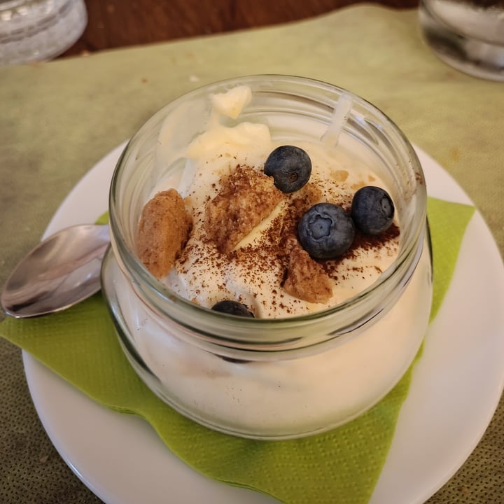 review photo of L'OV Osteria Vegetariana tiramisù alle pesche shared by @marinatartaruga on 30 Jun 2022 - review