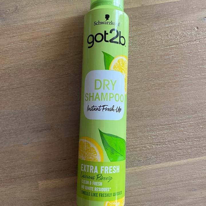 photo of Schwarzkopf Got 2b Dry shampoo Instant Refresh shared by @lorenavegana on  07 Jul 2021 - review