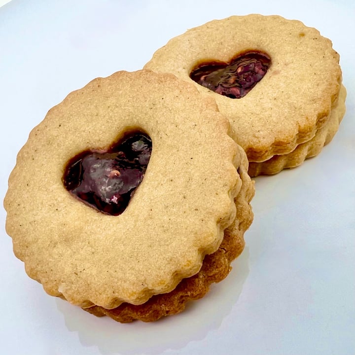 review photo of Happy Day Juice Co. Raspberry Linzer Cookies shared by @pdxveg on 26 Dec 2021 - review