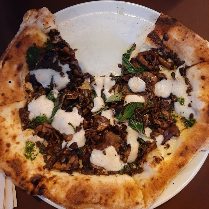 photo of Parco Romano Biodistretto Castelli Romani pizza boscaiola shared by @giuliaheart89 on  17 Jul 2022 - review