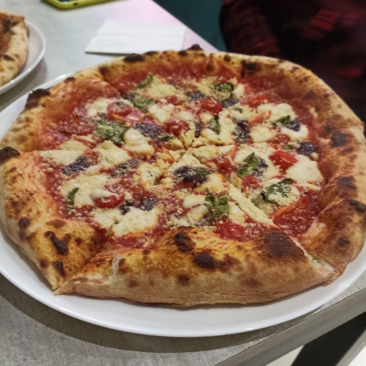 photo of Pizza Power Vegan Marguerita shared by @wallacelopes on  22 Aug 2022 - review