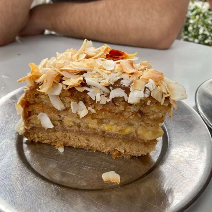 photo of CASA NUEZA Torta De Coco Y Dulce De Leche shared by @inespressable on  06 Mar 2022 - review