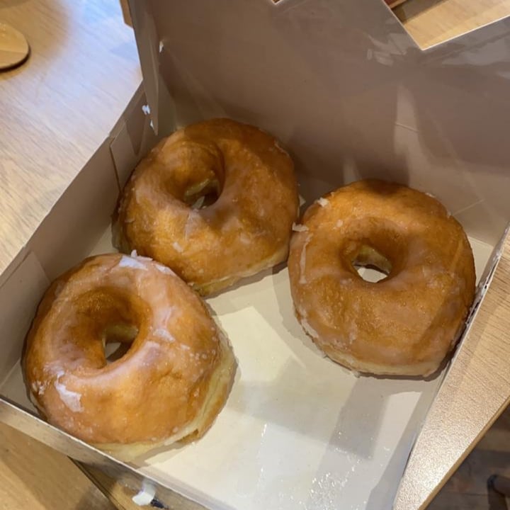 photo of Frost Burgers Dougnuts shared by @jacquelinechaves on  17 Nov 2021 - review