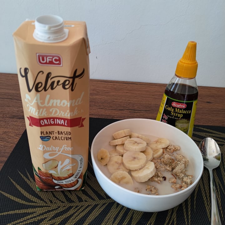 photo of UFC Almond Milk Original shared by @stevenneoh on  24 Apr 2021 - review