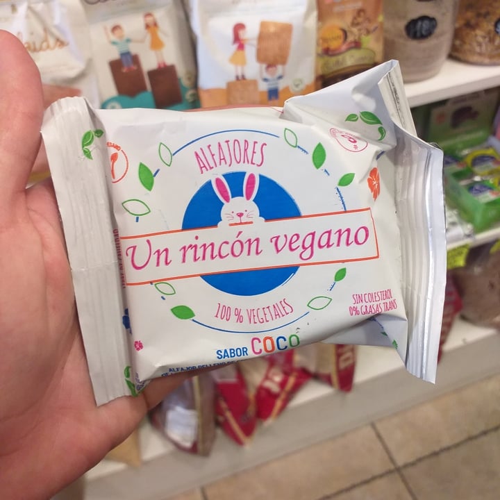 photo of Un Rincón Vegano Alfajor de Coco shared by @tamaraveganism on  23 Dec 2020 - review