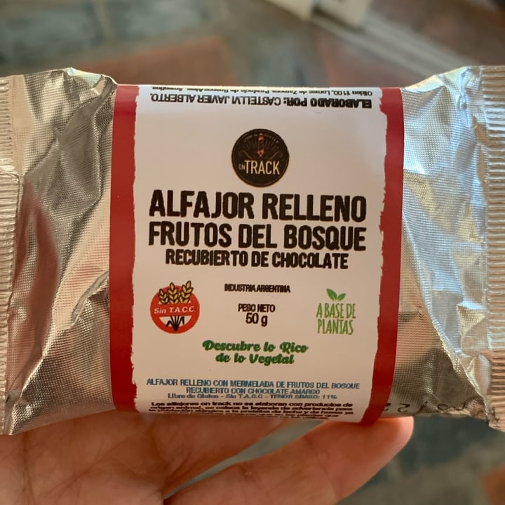 photo of On Track Alfajor Relleno Frutos Del Bosque shared by @jacquelinechaves on  06 Jan 2022 - review