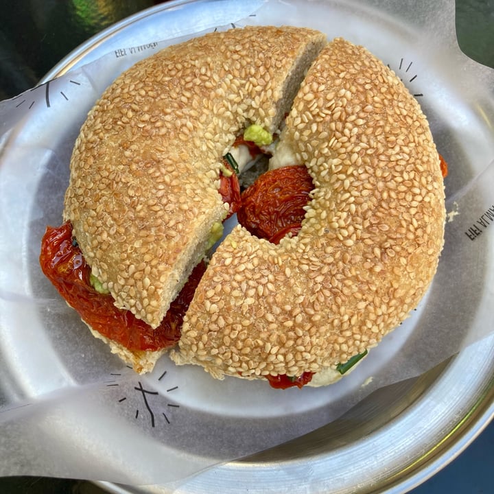 photo of Fifi Almacén Bagel de queso shared by @outofstep on  01 Oct 2021 - review