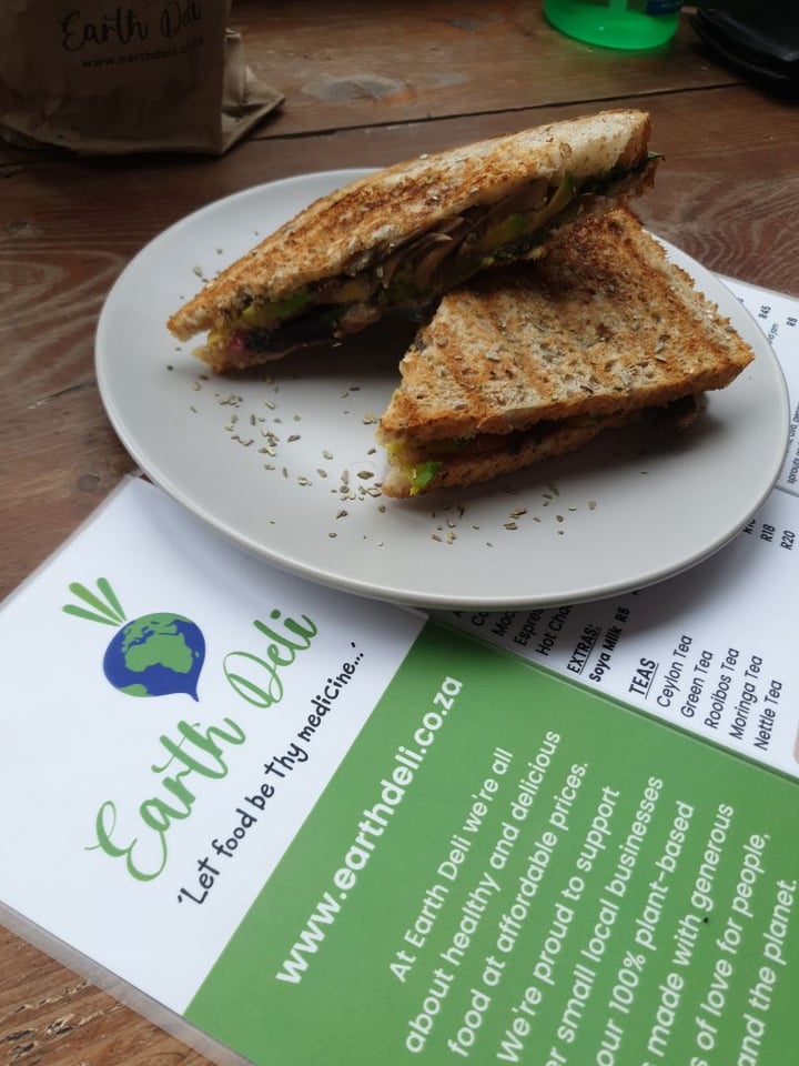 photo of Earth Deli Bubbling toastie shared by @plantbasedpantry on  30 Oct 2020 - review