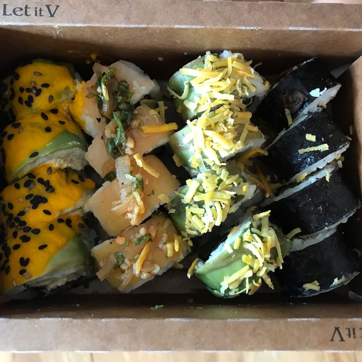 photo of Let it V - Vegan Sushi 16 piezas Hey Jude shared by @ladybiird on  14 May 2022 - review