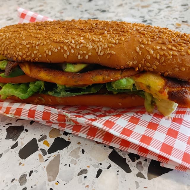 「Plant-Based Omelette Sandwich」の料理の写真