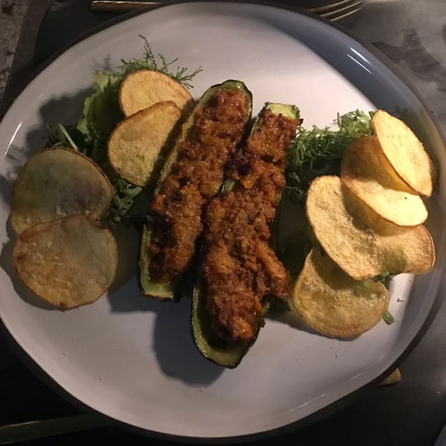 Foto del piatto “zucchine ripiene di ragù vegetale”