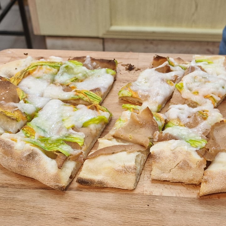 review photo of Al Pachino Pinsa Fiori Veg shared by @veglisso on 02 Oct 2022 - review