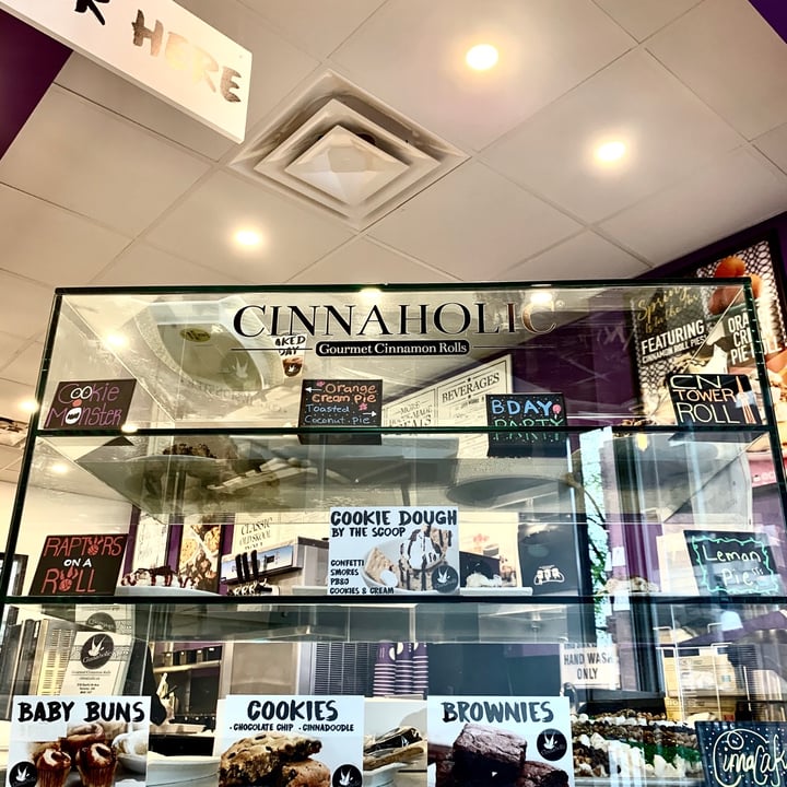 review photo of Cinnaholic Cinnamon Bun shared by @teelaj on 19 May 2020 - review