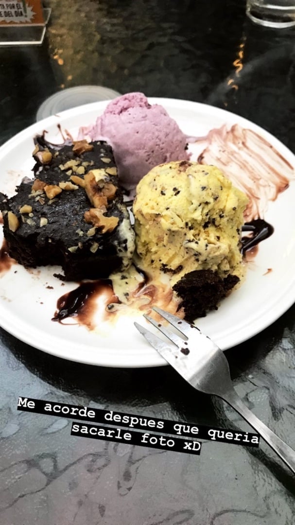photo of Vg Burger Brownie con helado shared by @hellodanica on  29 Feb 2020 - review